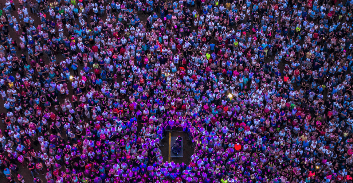 Torne sua festa ainda mais memorável com vistas aéreas espetaculares capturadas por nossos drones. Com nossa equipe altamente treinada e tecnologia de ponta, você poderá revisitar esses momentos especiais para sempre.